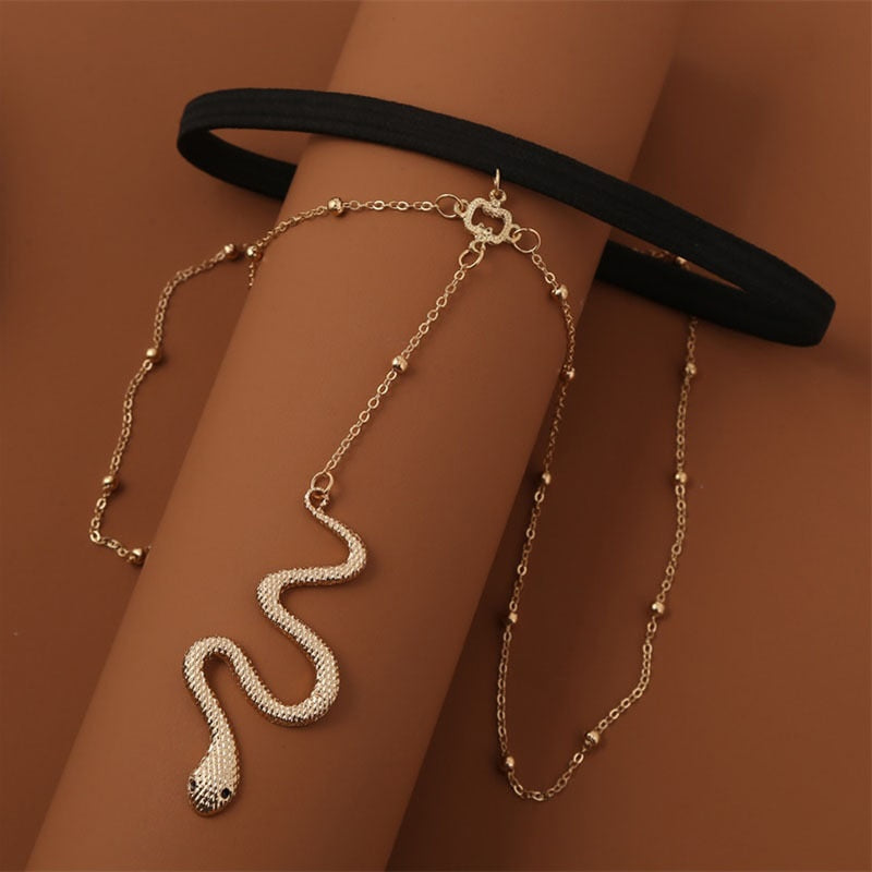 ALLURING THIGH CHAIN WITH SNAKE CHARM ACCENT